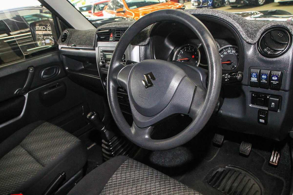 2015 Suzuki Jimny Sierra SN413 T6
