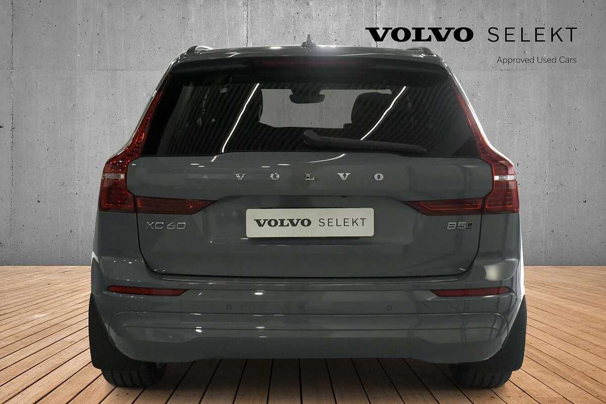 2022 Volvo XC60 Plus B5
