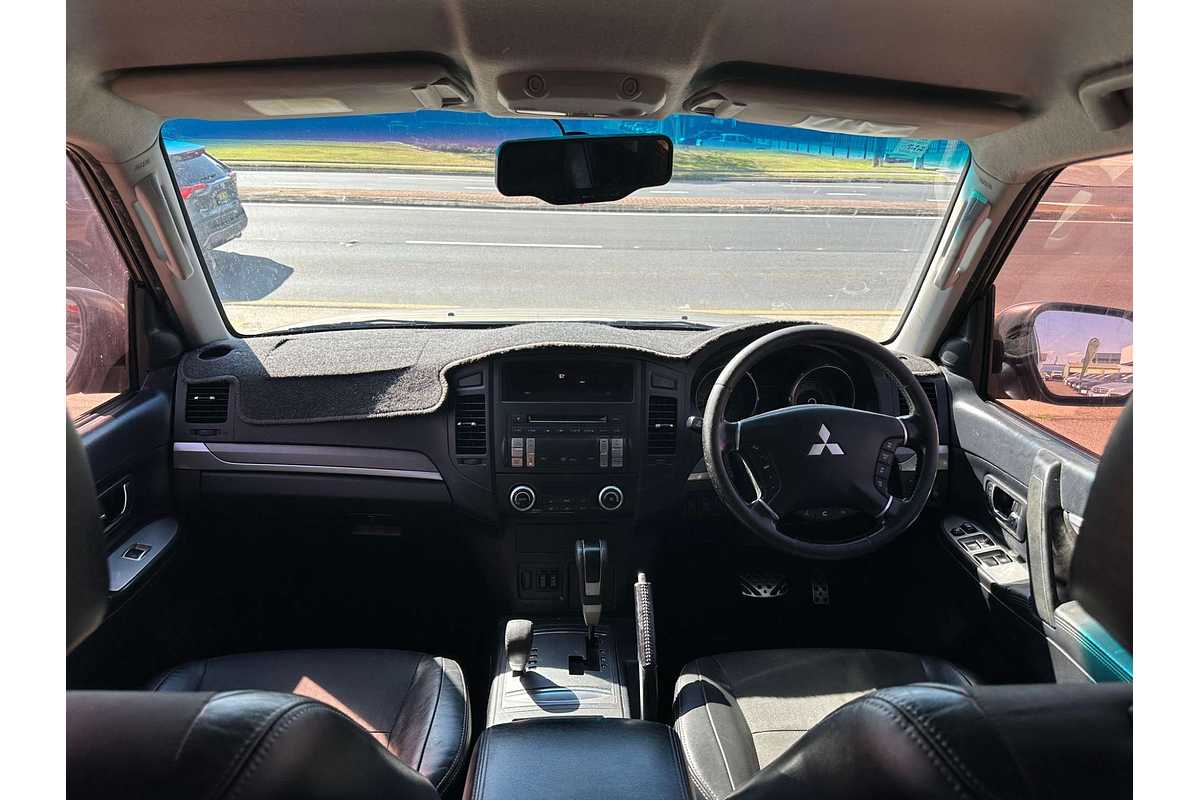 2010 Mitsubishi Pajero VR-X NT