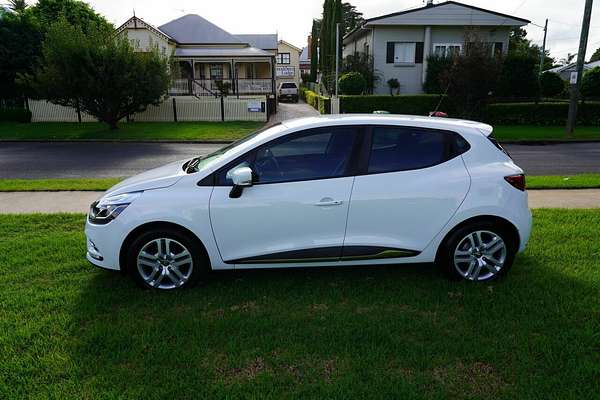 2017 Renault Clio Expression X98