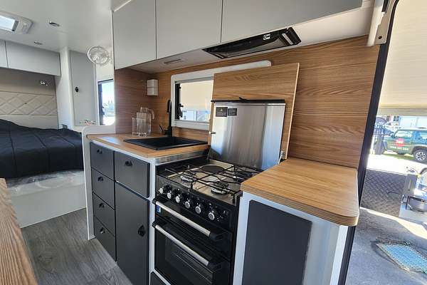 2023 KOKODA Force 8 22.6" - Family Caravan