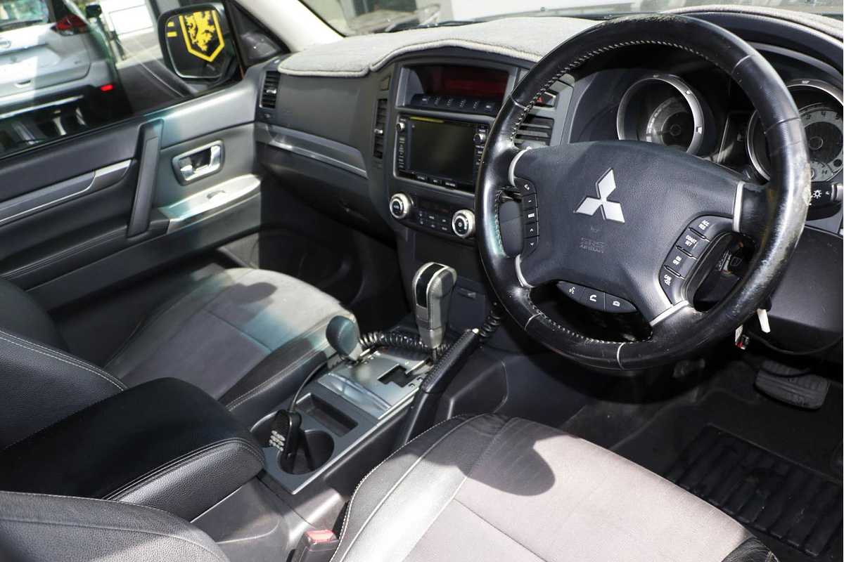 2014 Mitsubishi Pajero VR-X NW