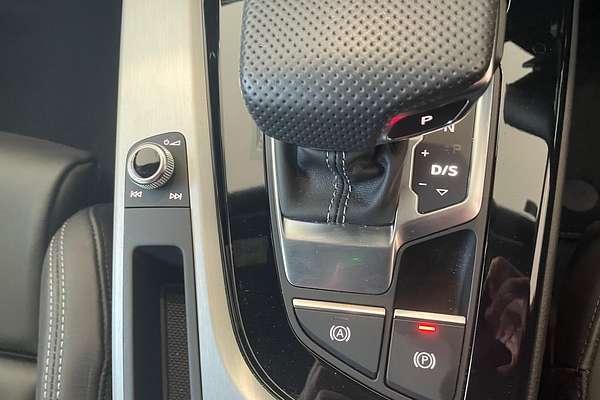 2022 Audi A4 45 TFSI S line B9