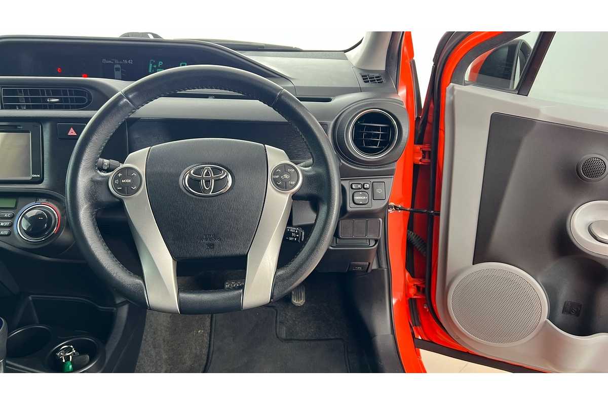 2013 Toyota Prius c i-Tech E-CVT NHP10R