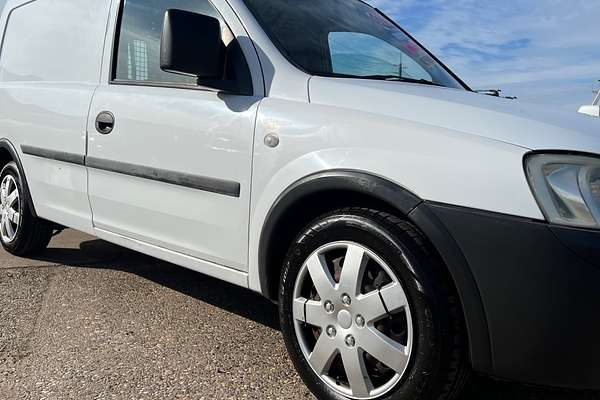 2005 Holden Combo XC MY06