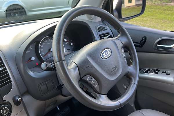 2010 Kia Carnival S VQ MY11