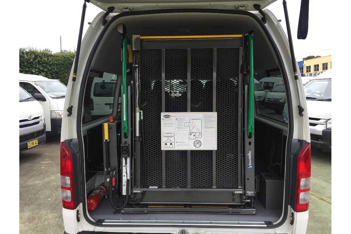 2017 Toyota Hiace COMMUTER TRH223R MY16