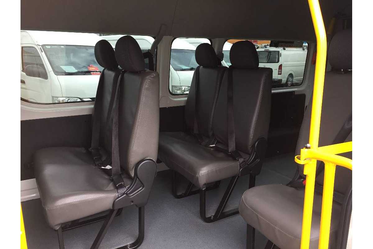 2017 Toyota Hiace COMMUTER TRH223R MY16