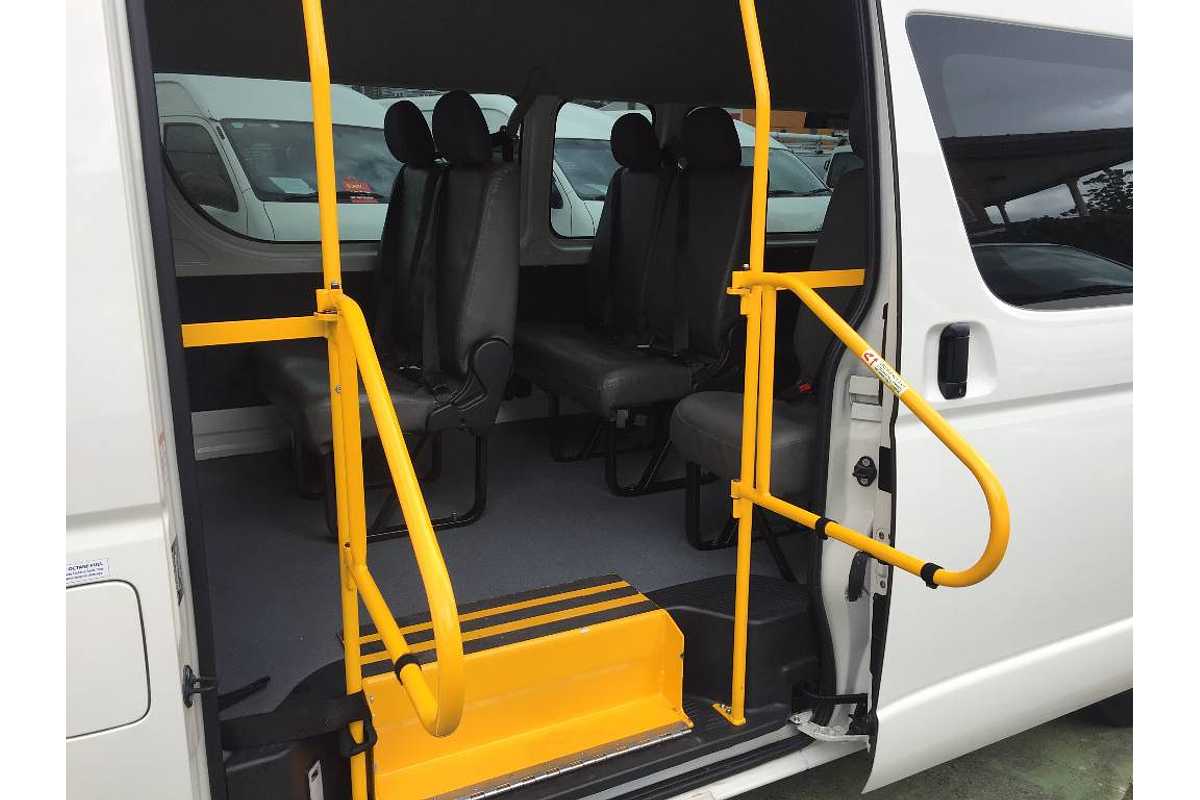 2017 Toyota Hiace COMMUTER TRH223R MY16