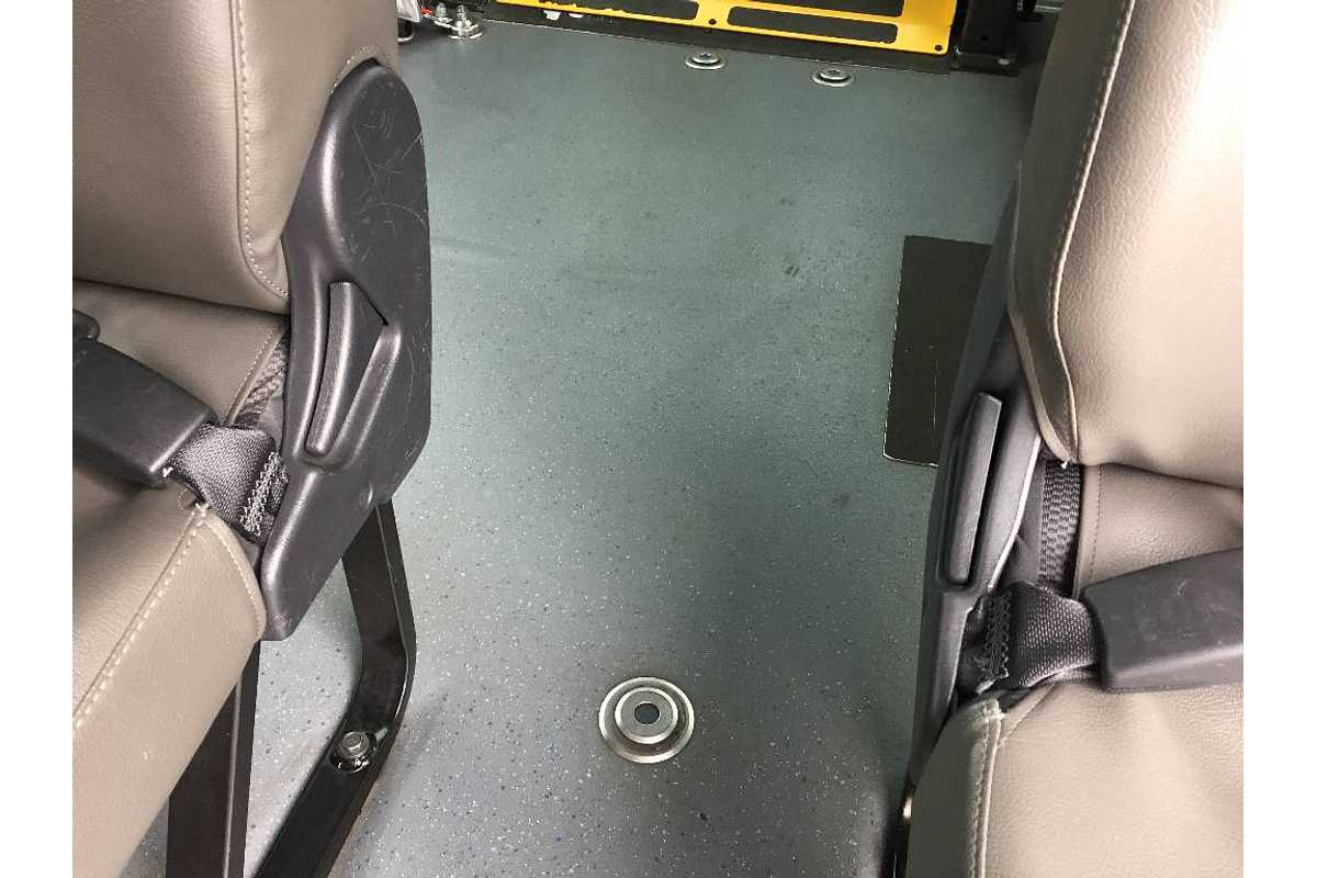 2017 Toyota Hiace COMMUTER TRH223R MY16