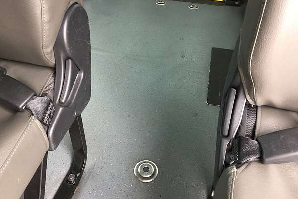 2017 Toyota Hiace COMMUTER TRH223R MY16