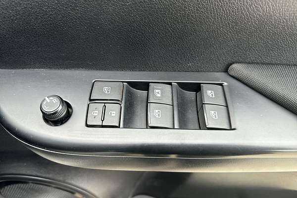 2015 Toyota Hilux SR GUN126R 4X4