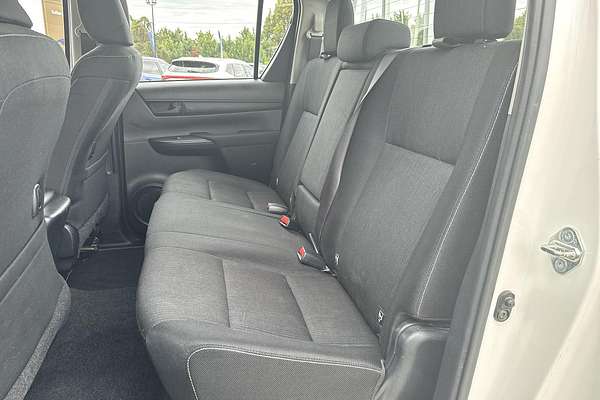 2015 Toyota Hilux SR GUN126R 4X4