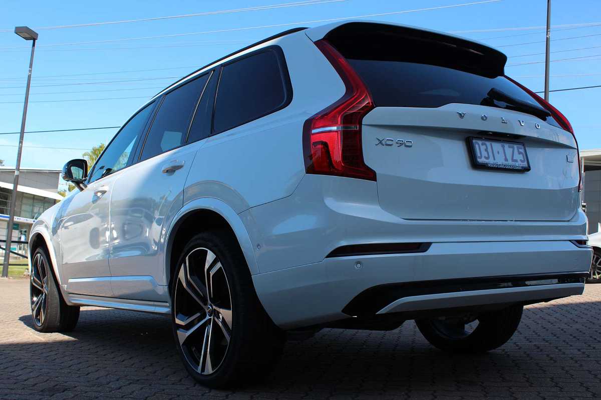 2023 Volvo XC90 Recharge Ultimate T8 Plug-In Hybrid