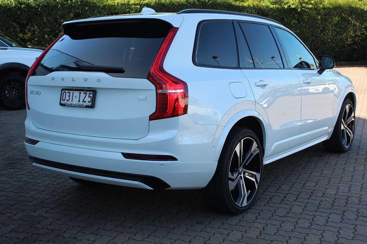 2023 Volvo XC90 Recharge Ultimate T8 Plug-In Hybrid