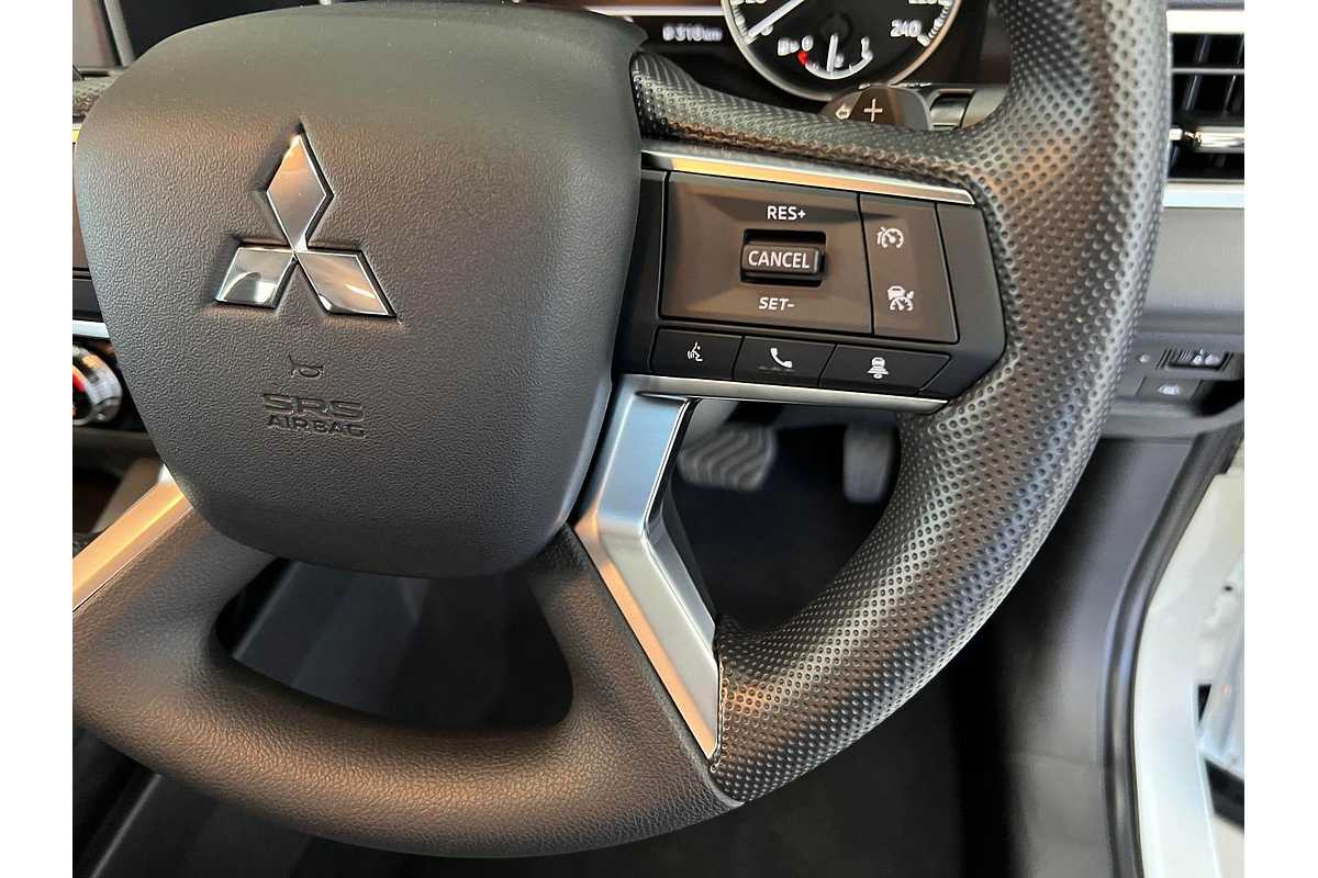 2023 Mitsubishi Outlander ES ZM