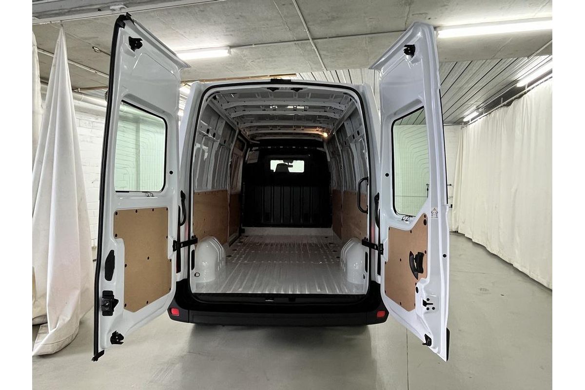 2023 Master L3H2 LWB Pro FWD 2.3L Diesel AMT 