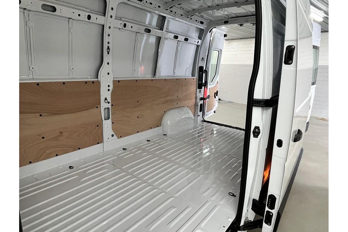 2023 Master L3H2 LWB Pro FWD 2.3L Diesel AMT 