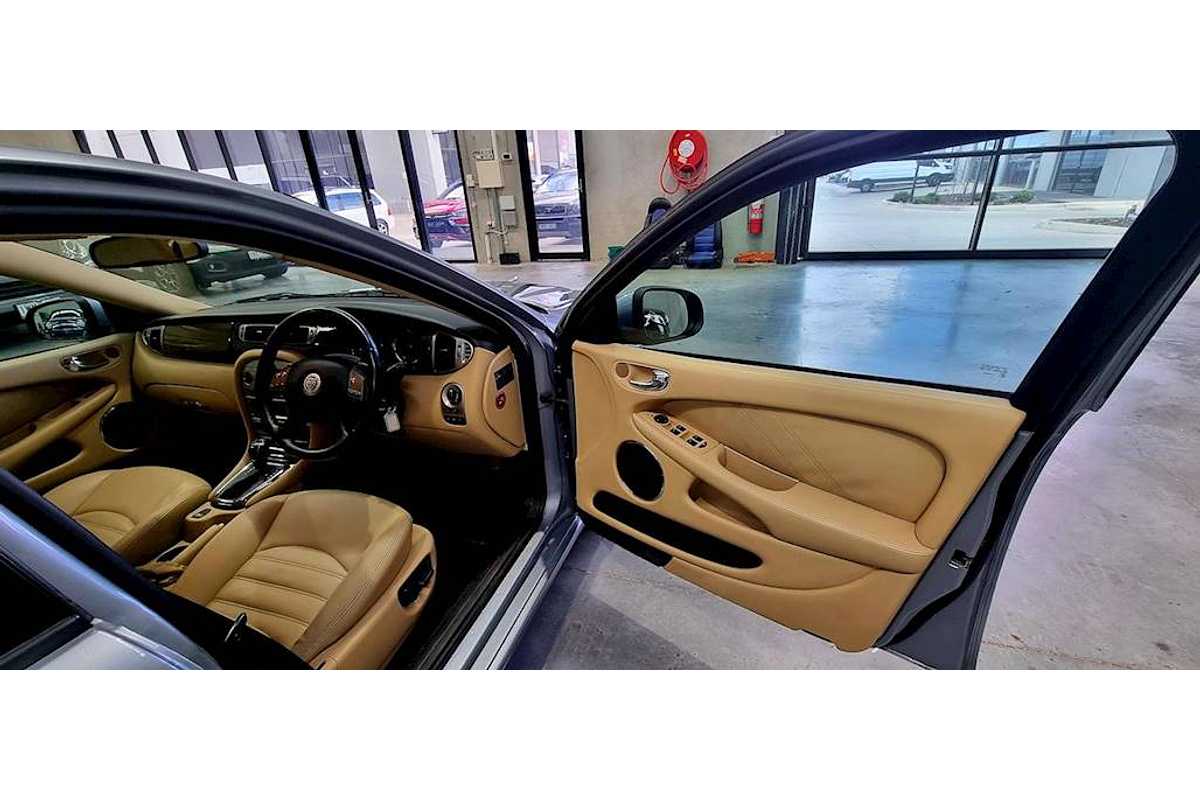 2009 Jaguar X-Type LE X400