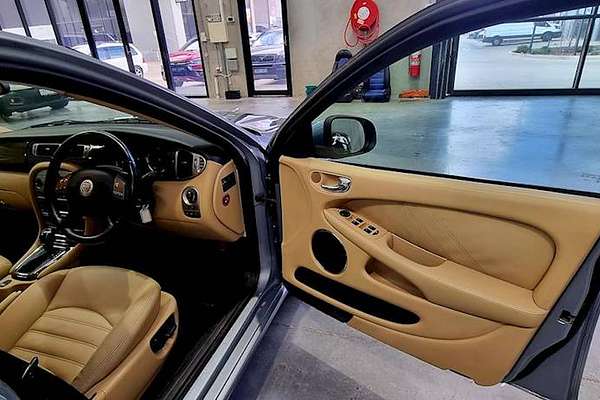 2009 Jaguar X-Type LE X400