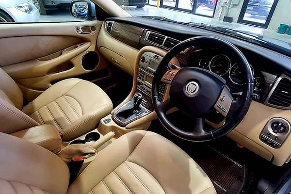 2009 Jaguar X-Type LE X400