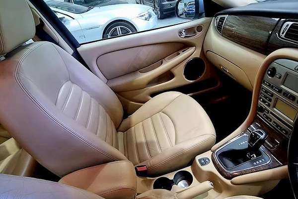 2009 Jaguar X-Type LE X400