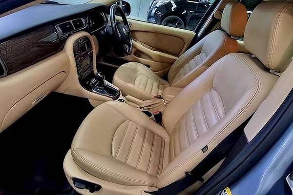 2009 Jaguar X-Type LE X400