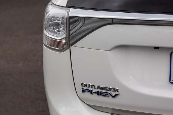 2014 Mitsubishi Outlander PHEV Aspire ZJ