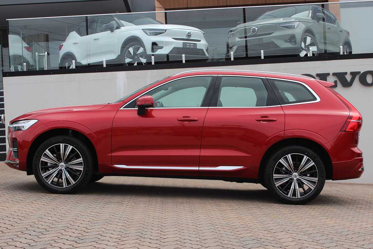 2023 Volvo XC60 Ultimate B5 Bright