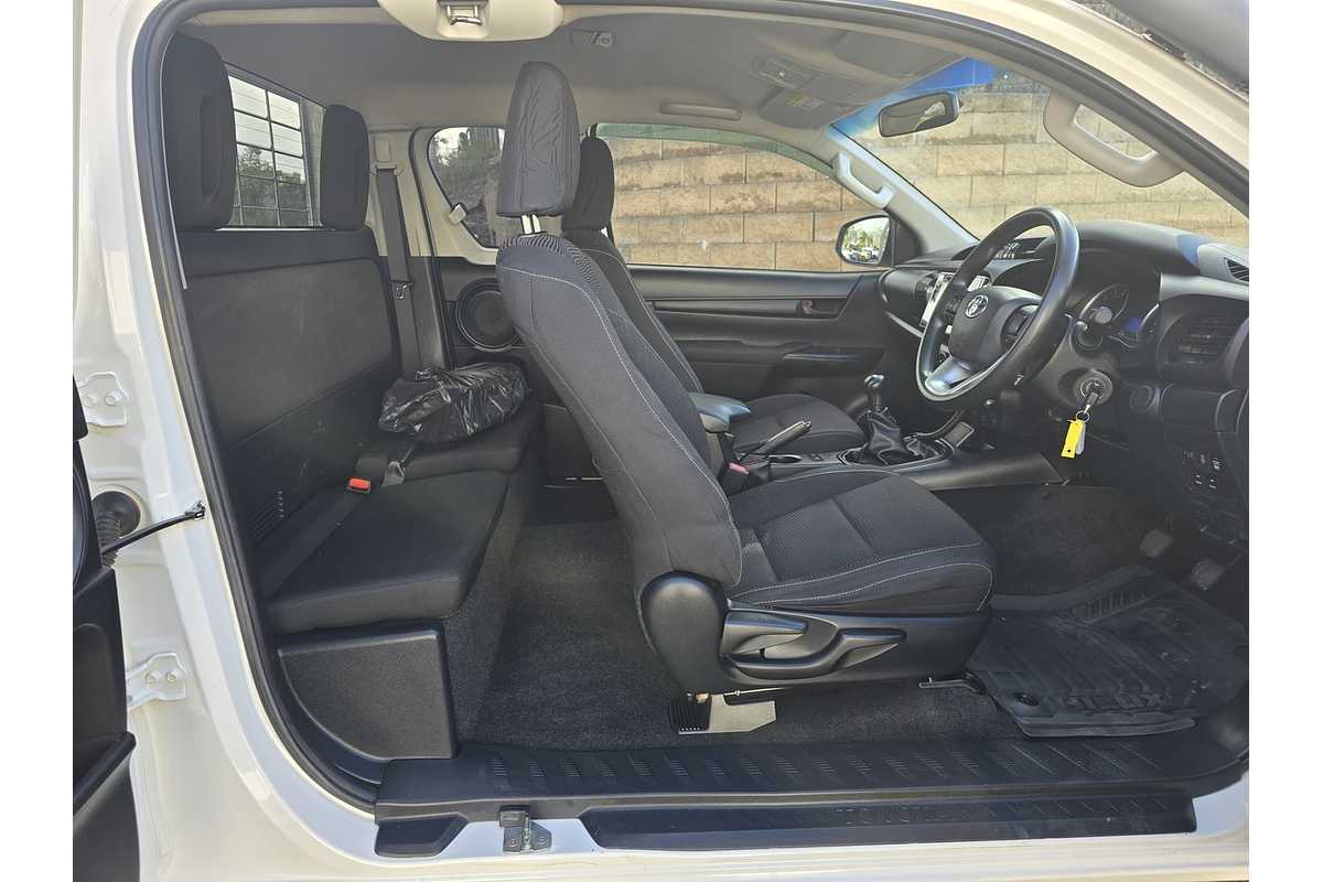 2016 Toyota Hilux SR Extra Cab GUN126R 4X4