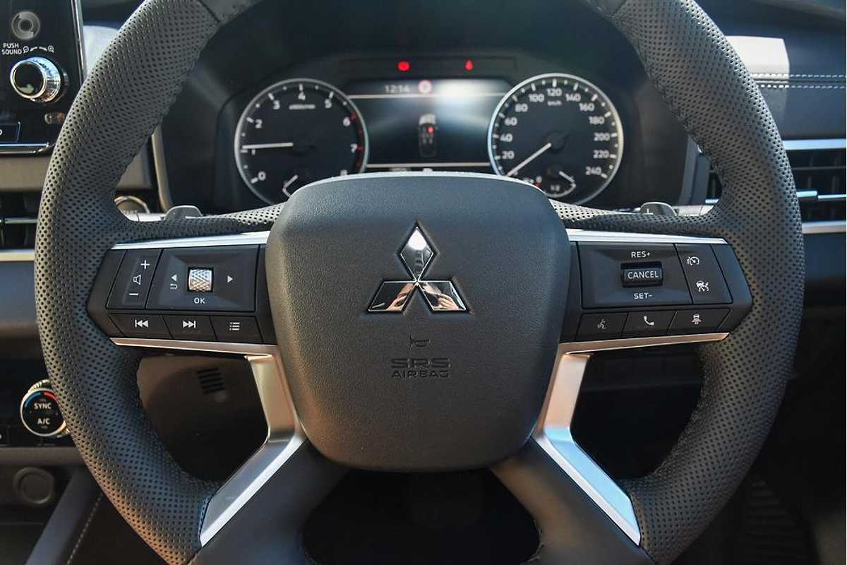 2023 Mitsubishi Outlander Black Edition ZM