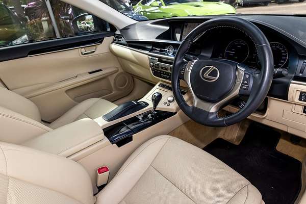 2013 Lexus ES ES300h Luxury AVV60R