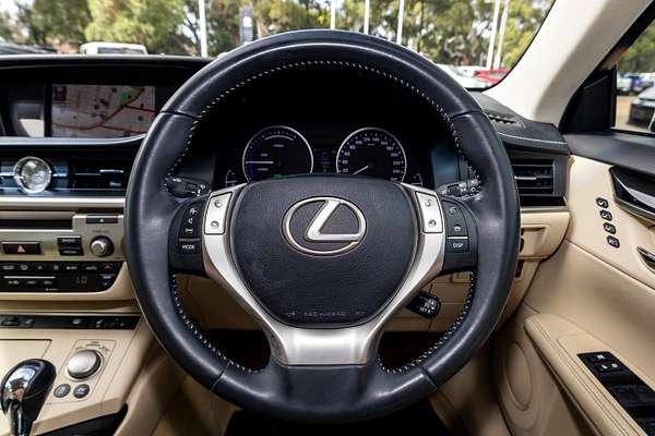 2013 Lexus ES ES300h Luxury AVV60R