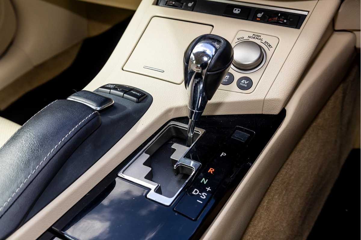 2013 Lexus ES ES300h Luxury AVV60R