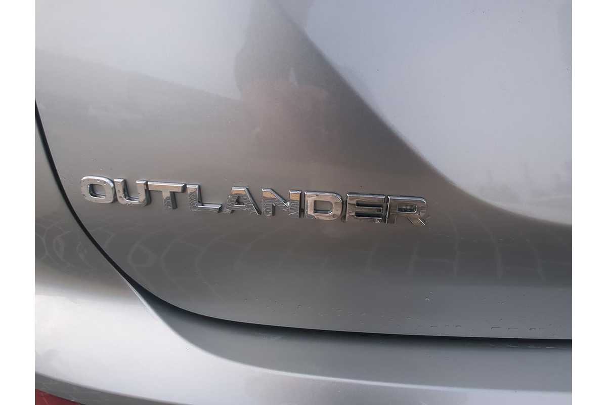 2022 Mitsubishi Outlander ES ZM