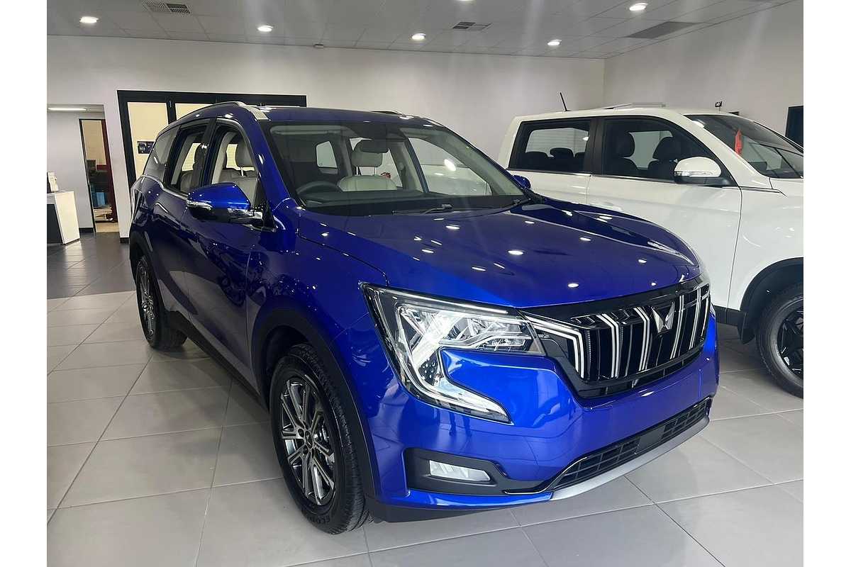 2023 Mahindra XUV700 AX7L