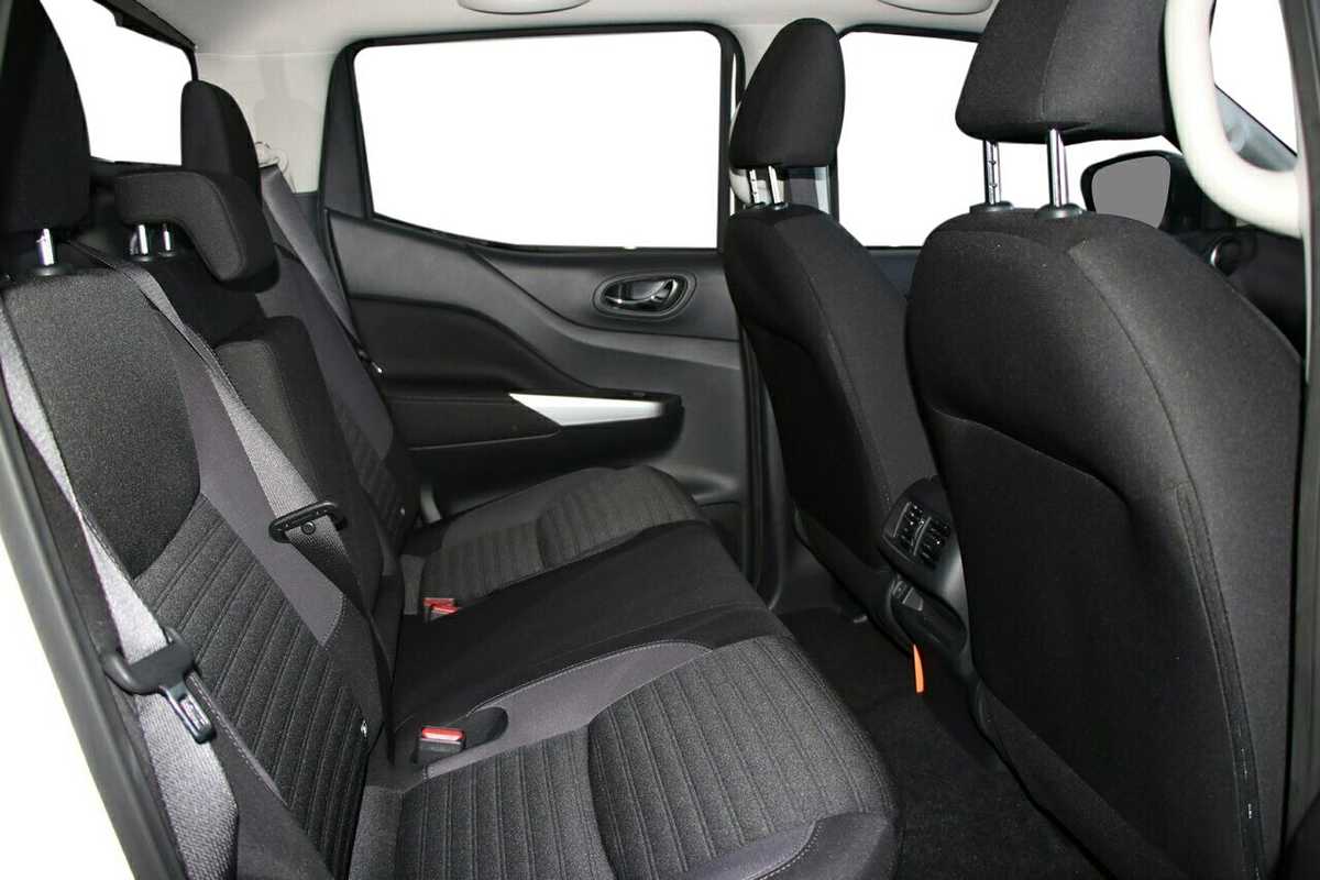 2024 Nissan Navara ST D23 4X4