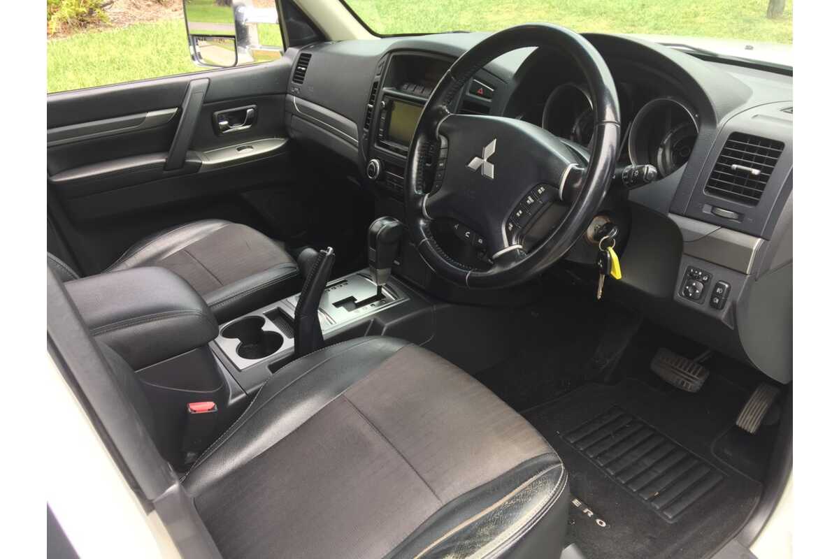 2013 Mitsubishi Pajero VR-X NW