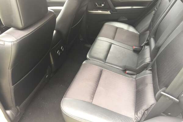 2013 Mitsubishi Pajero VR-X NW
