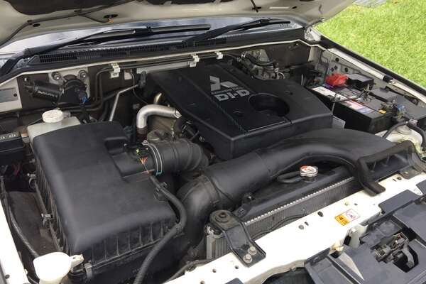 2013 Mitsubishi Pajero VR-X NW
