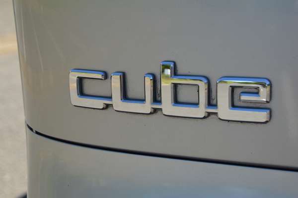 2004 Nissan Cube BZ11