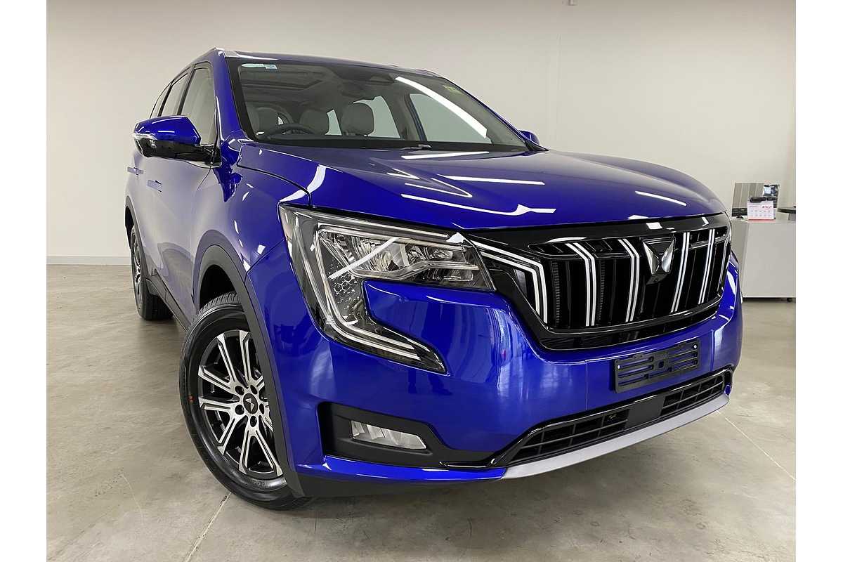 2024 Mahindra XUV700 AX7L