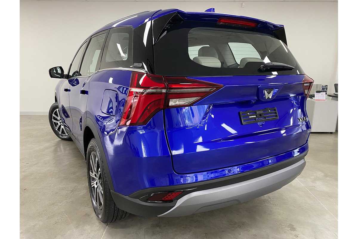 2024 Mahindra XUV700 AX7L