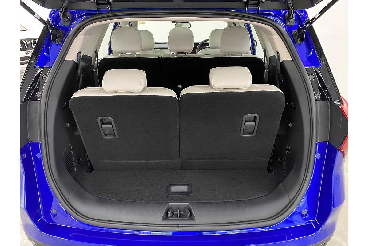 2024 Mahindra XUV700 AX7L