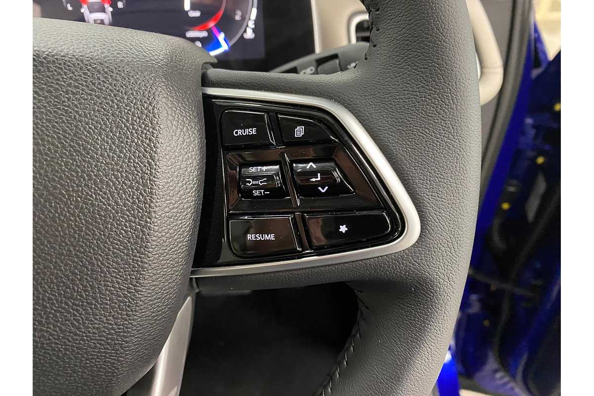 2024 Mahindra XUV700 AX7L