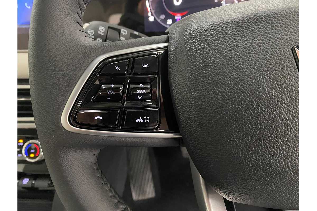 2024 Mahindra XUV700 AX7L