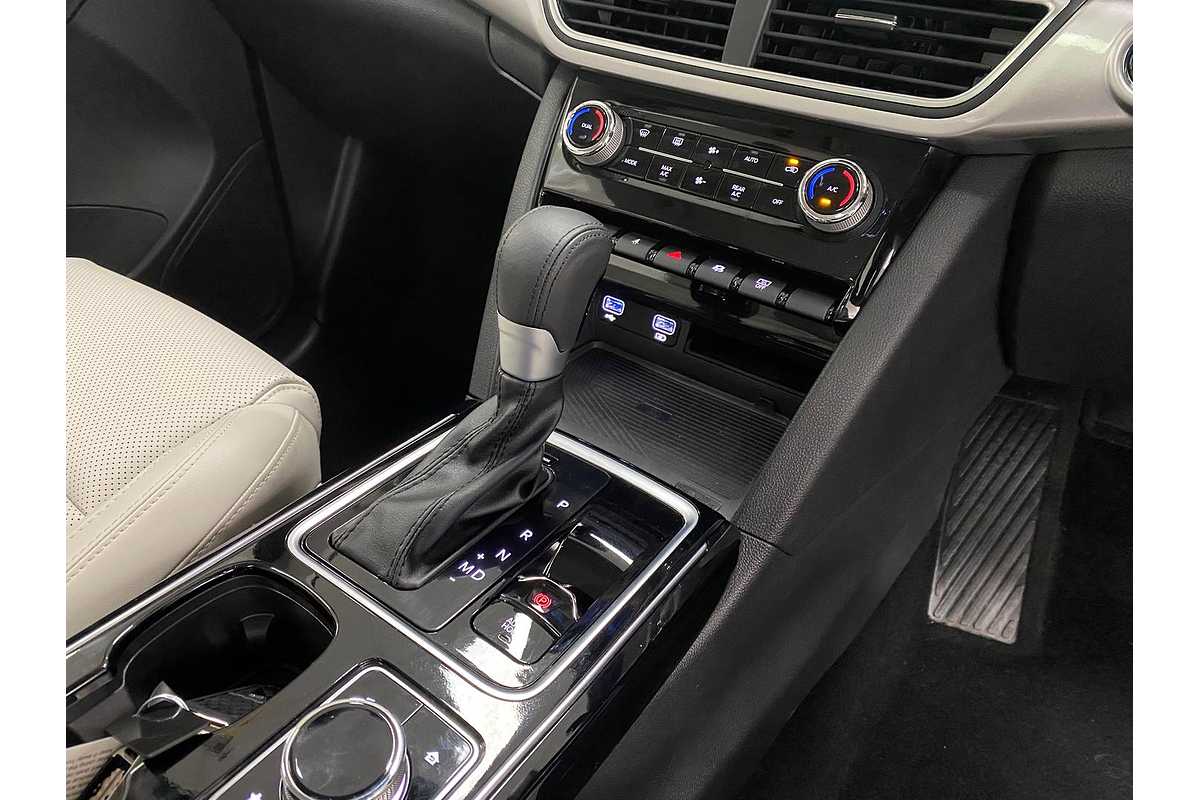 2024 Mahindra XUV700 AX7L