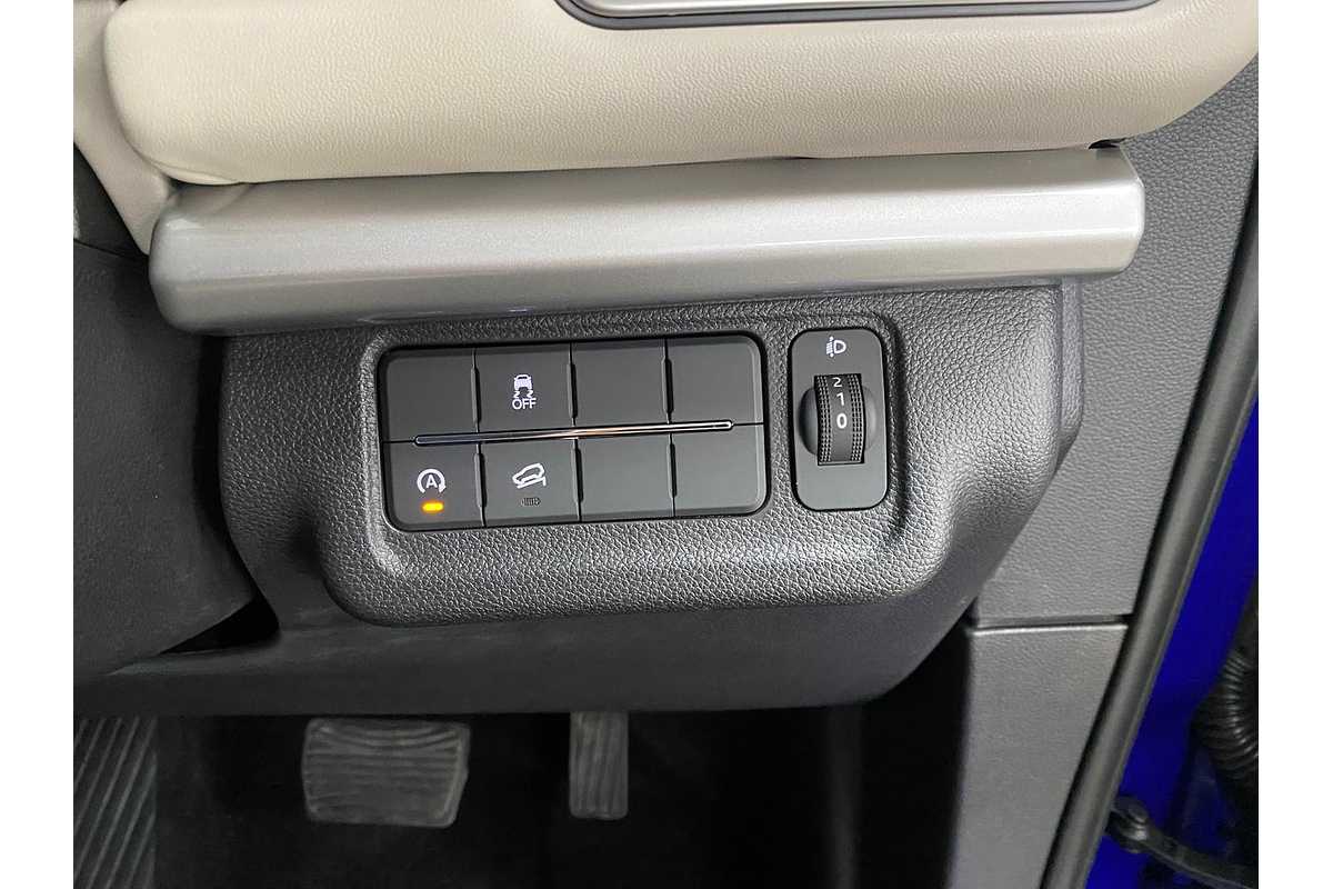 2024 Mahindra XUV700 AX7L