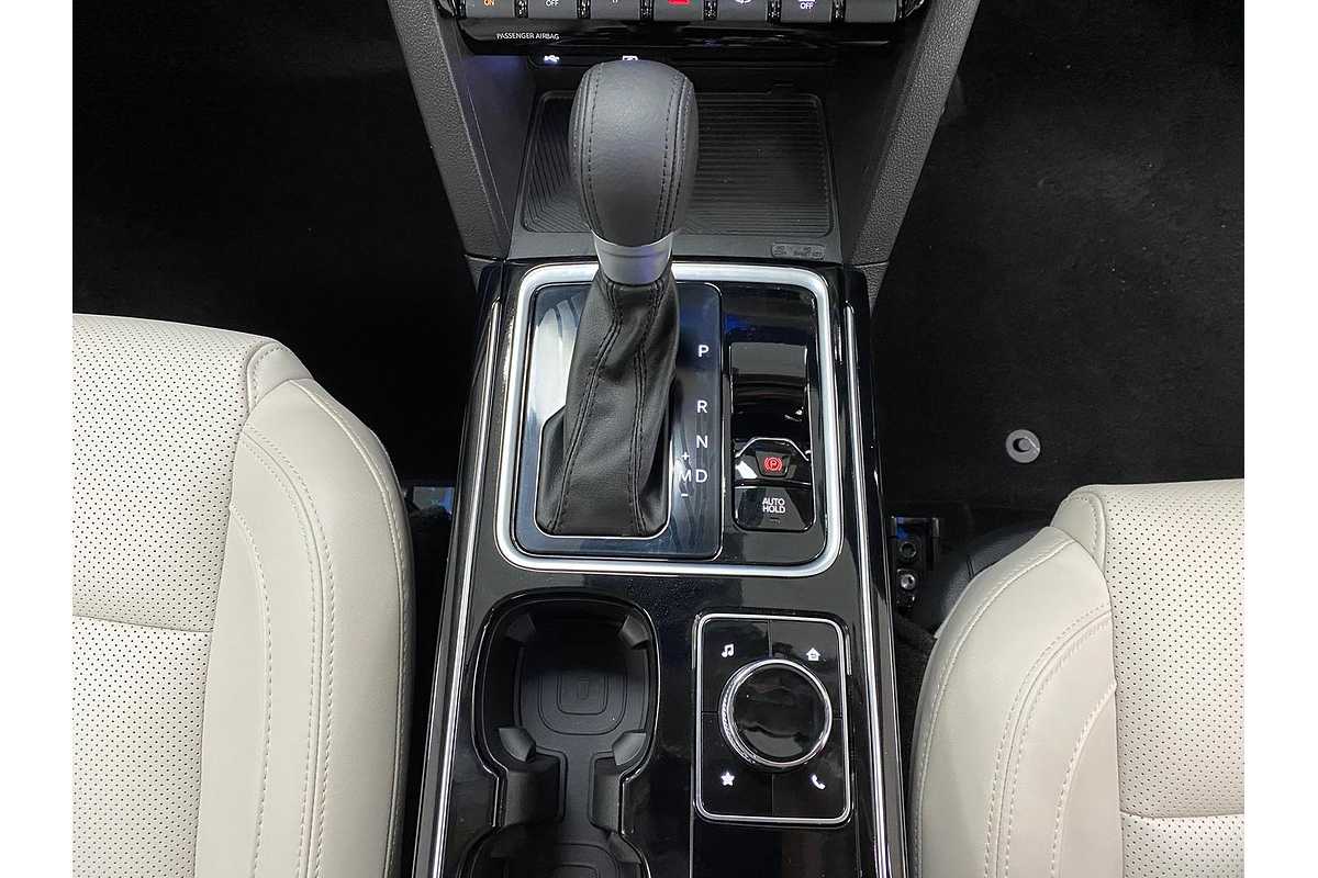 2024 Mahindra XUV700 AX7L