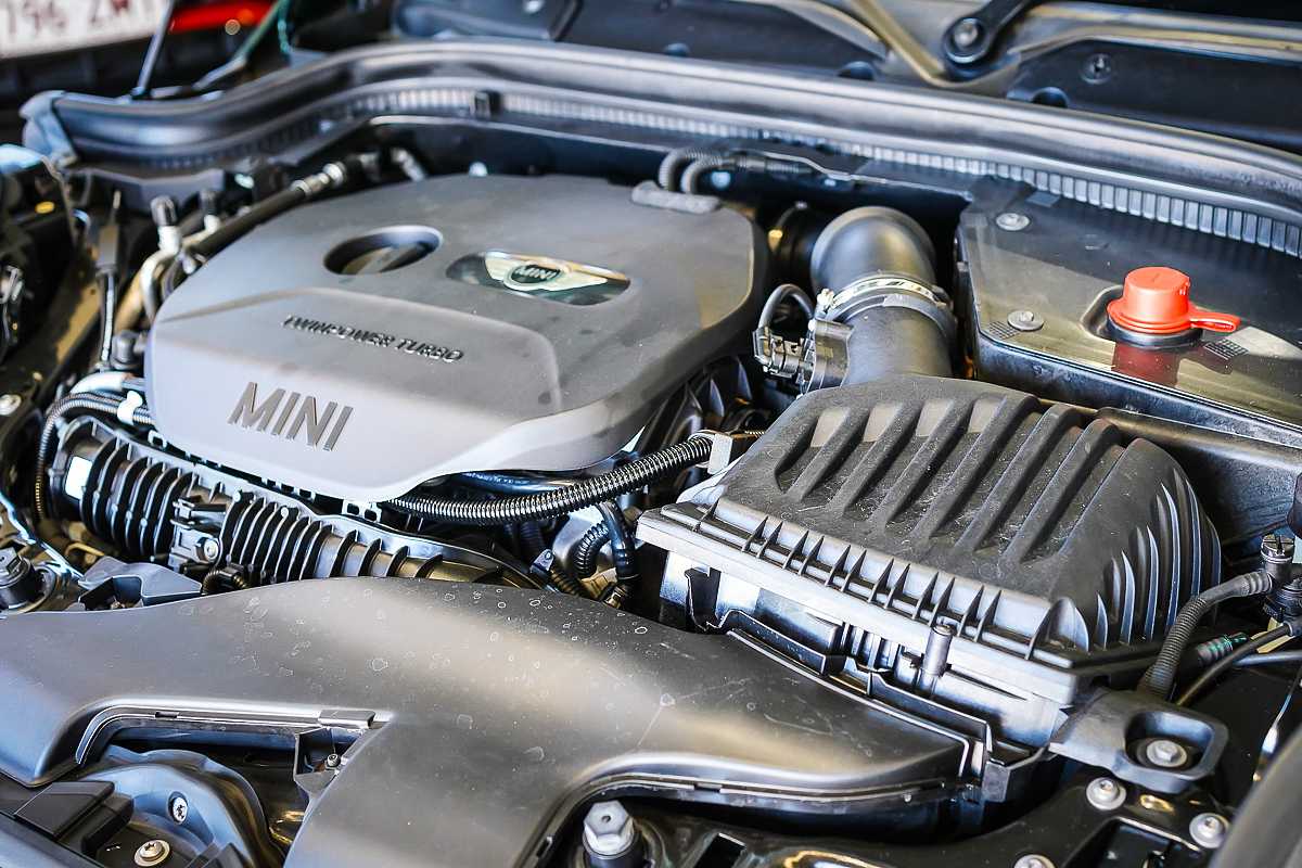 2017 MINI Cooper R50 XM72A